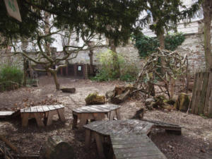 Ehemaliger Klostergarten an der Rue de l'Abondance 31 – wird heute von Schulen genutzt