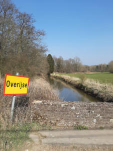 An der Grenze zwischen Flandern und Wallonien: Brücke über die Laan